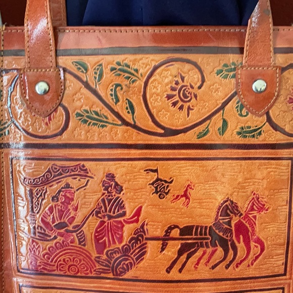 Beautiful, hand crafted, ethnic shoulder bag - Picture 4 of 15